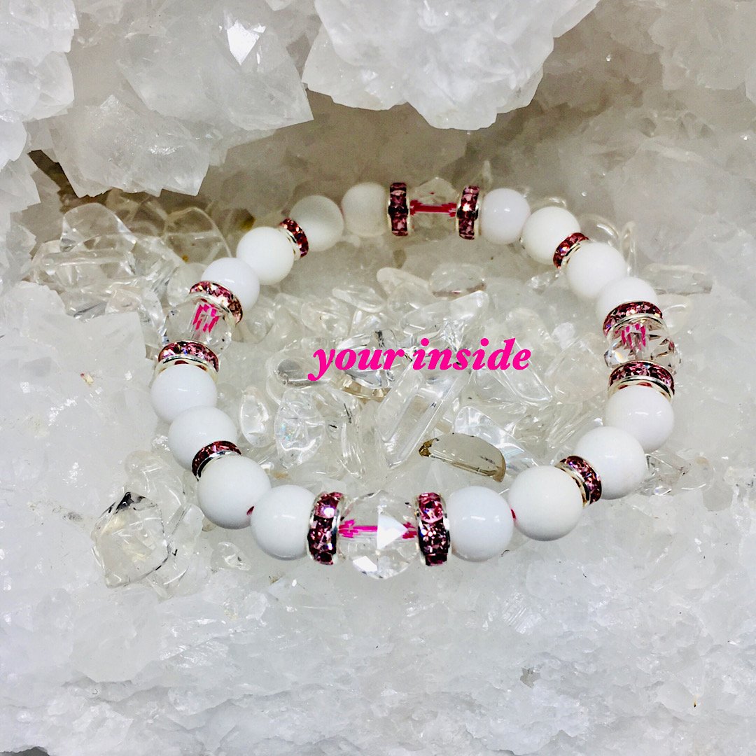まゆ様♥️ラリマー＆クィーンコンクシェル桜型・ホワイトオニキス天然石ブレスレット まゆ様♥️ラリマー＆クィーンコンクシェル桜型・ホワイト