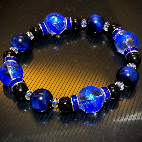 ブルー 龍彫り ボタンカット 水晶 ブルーカラータイガーアイ 天然石ブレスレット