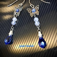 スワロフスキー サファイアカラー 蝶々 天然石ピアス