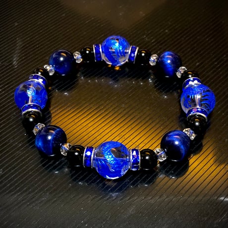 ブルー 龍彫り ボタンカット 水晶 ブルーカラータイガーアイ 天然石ブレスレット