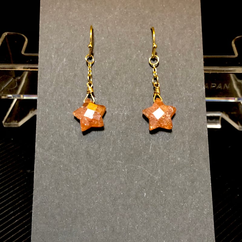 サンストーン スター 天然石 星ピアス | 💎 天然石アクセサリー ユア