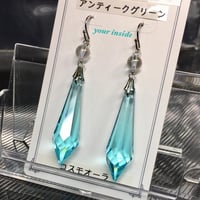 スワロフスキー アンティークグリーン コスモオーラ 天然石ピアス