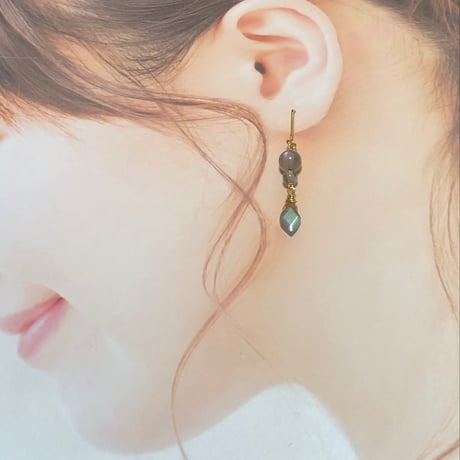 ピンク パープル ラブラドライト ダイヤカット 天然石ピアス
