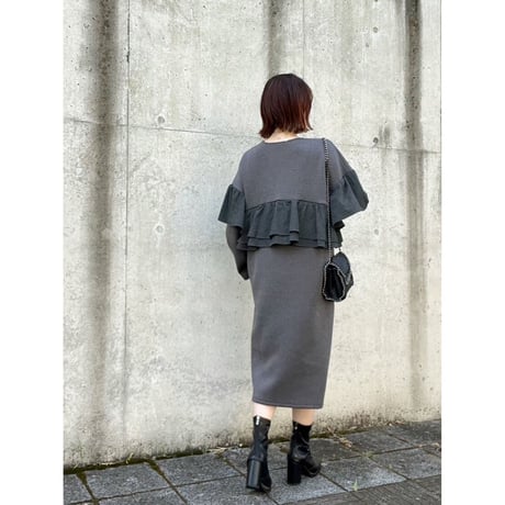 バックフリルボンディングワンピース