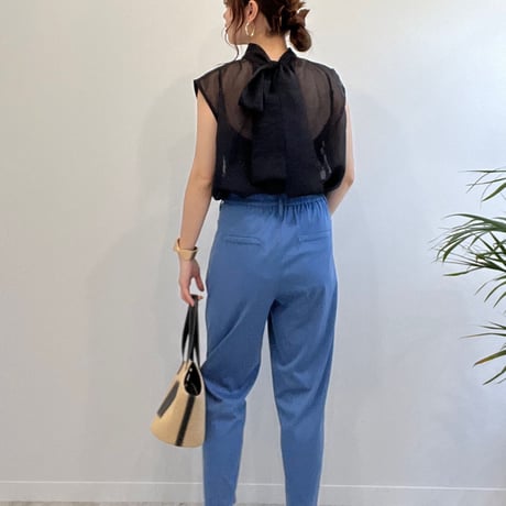 タックテーパードパンツ