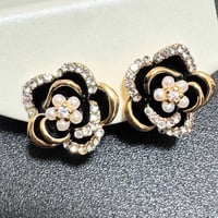 カメリア ピアス