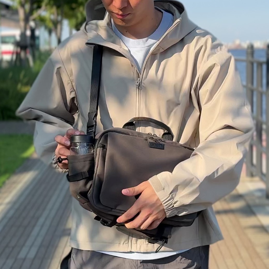 CONME 驚異の6層構造 多機能ショルダーバッグ | piuno