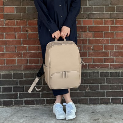 Piuno 『FloorSack』2階建て構造保温保冷スペース付き多機能リュック Amazon.co.jp: [piuno] 2階建て構造で保冷保温スペース付！多彩