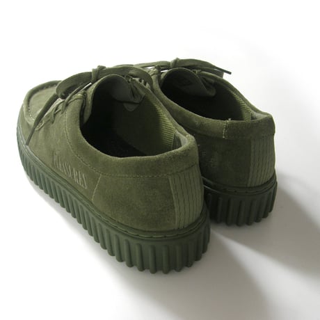 Clarks × PLEASURES ／ クラークス × プレジャーズ　Torhill DRGNLo トーヒルドラゴンロー  スエードレザーシューズ オリーブ ｜ オールシーズン　（No.370826
