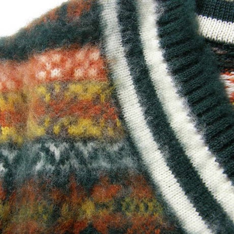 gim × BEAMS PLUS ／ ジム × ビームスプラス　英国政府公認 ブリティッシュウール シャギー Vネック ニット 日本製 フェアアイル柄 セーター ｜ 秋冬　（No.370997）