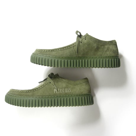 Clarks × PLEASURES ／ クラークス × プレジャーズ　Torhill DRGNLo トーヒルドラゴンロー  スエードレザーシューズ オリーブ ｜ オールシーズン　（No.370826