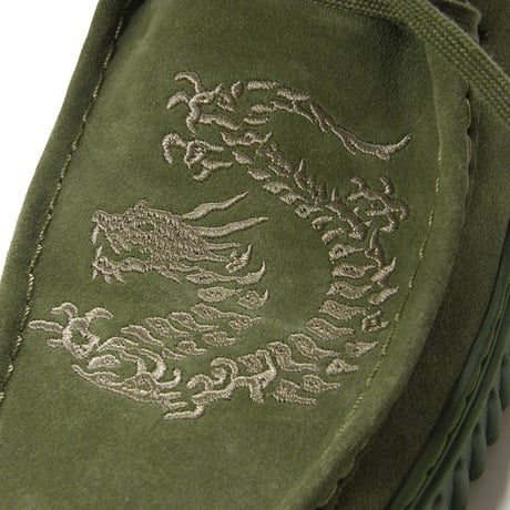 Clarks × PLEASURES ／ クラークス × プレジャーズ　Torhill DRGNLo トーヒルドラゴンロー  スエードレザーシューズ オリーブ ｜ オールシーズン　（No.370826