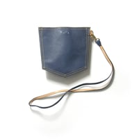 UNKNOWN PRODUCTS ／ アンノウンプロダクツ　ストラップ付 バックポケット レザー 財布 日本製 牛革 バッグチャーム  ポーチ｜ オールシーズン