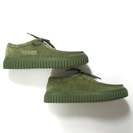 Clarks × PLEASURES ／ クラークス × プレジャーズ　Torhill DRGNLo トーヒルドラゴンロー  スエードレザーシューズ オリーブ ｜ オールシーズン　（No.370826