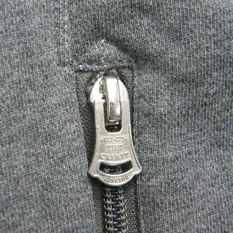 CRIMIE / クライミー　ポケット スウェット SMALL LOGO CREW NECK SWEAT トレーナー プルオーバー ジップポケット クルーネック ロゴ グラフィック チャコール グレー