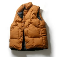SIERRA DESIGNS × KAPTAIN SUNSHINE × BEAMS PLUS ／ シェラデザインズ × キャプテンサンシャイン × アライドフェザーアンドダウン　ダウンベスト ビームス