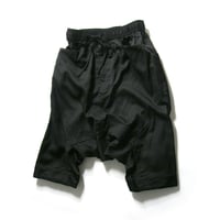 JULIUS ／ ユリウス　サテン ジオメトリック シームド オーバークロッチパンツ ブラック