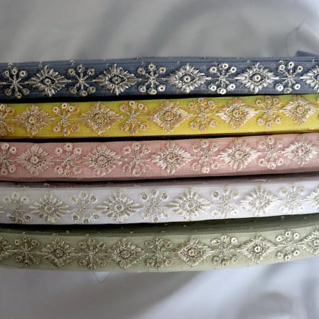 インド刺繍リボン　1ロール