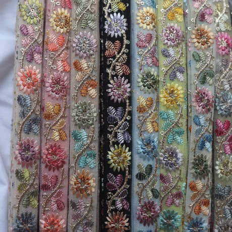 インド刺繍リボン　1ロール