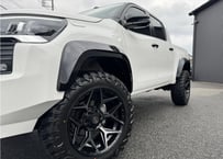 【TOYOTA HILUX】MC後期(2020/08-)MARVELOUS T-FACE用オーバーフェンダー