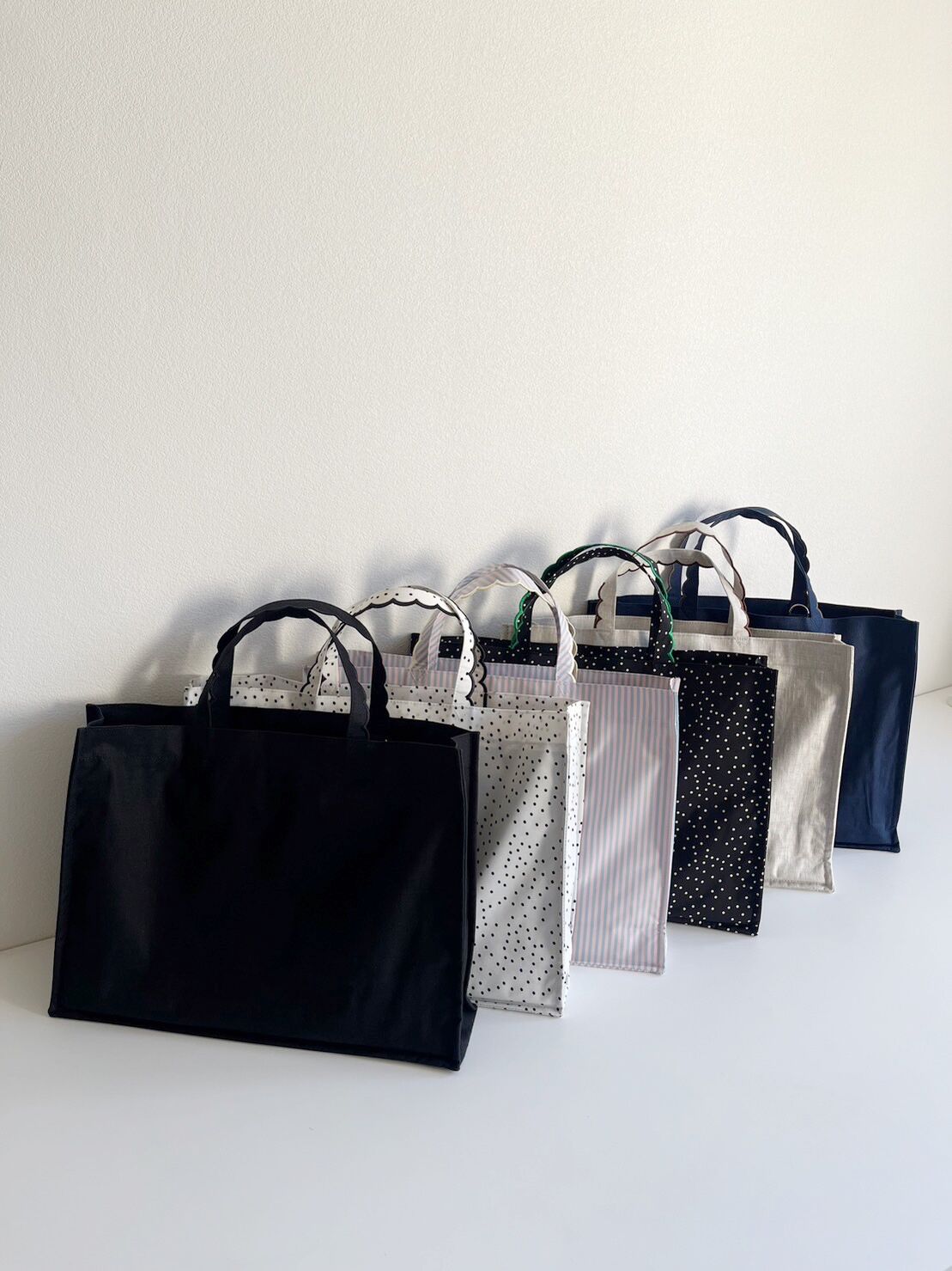 Fleur tote(medium) Dot White x Black | elu Fleur tote(medium) Dot White x Black | elu