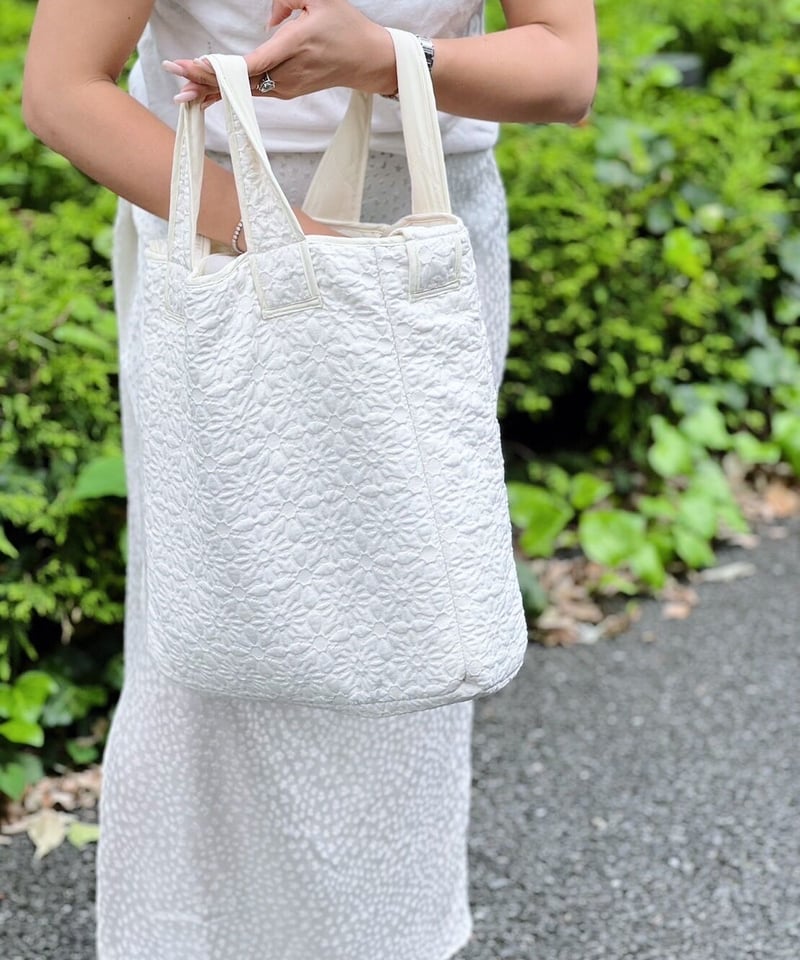 Reversi -Jacquad & quilting Bag- White | elu