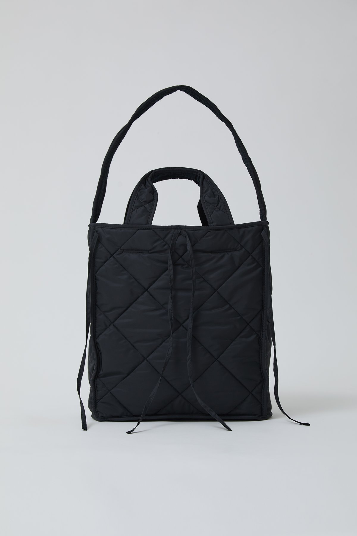 Reversi -Jacquad & quilting Bag- Black | elu Reversi -Jacquad & quilting Bag- Black | elu