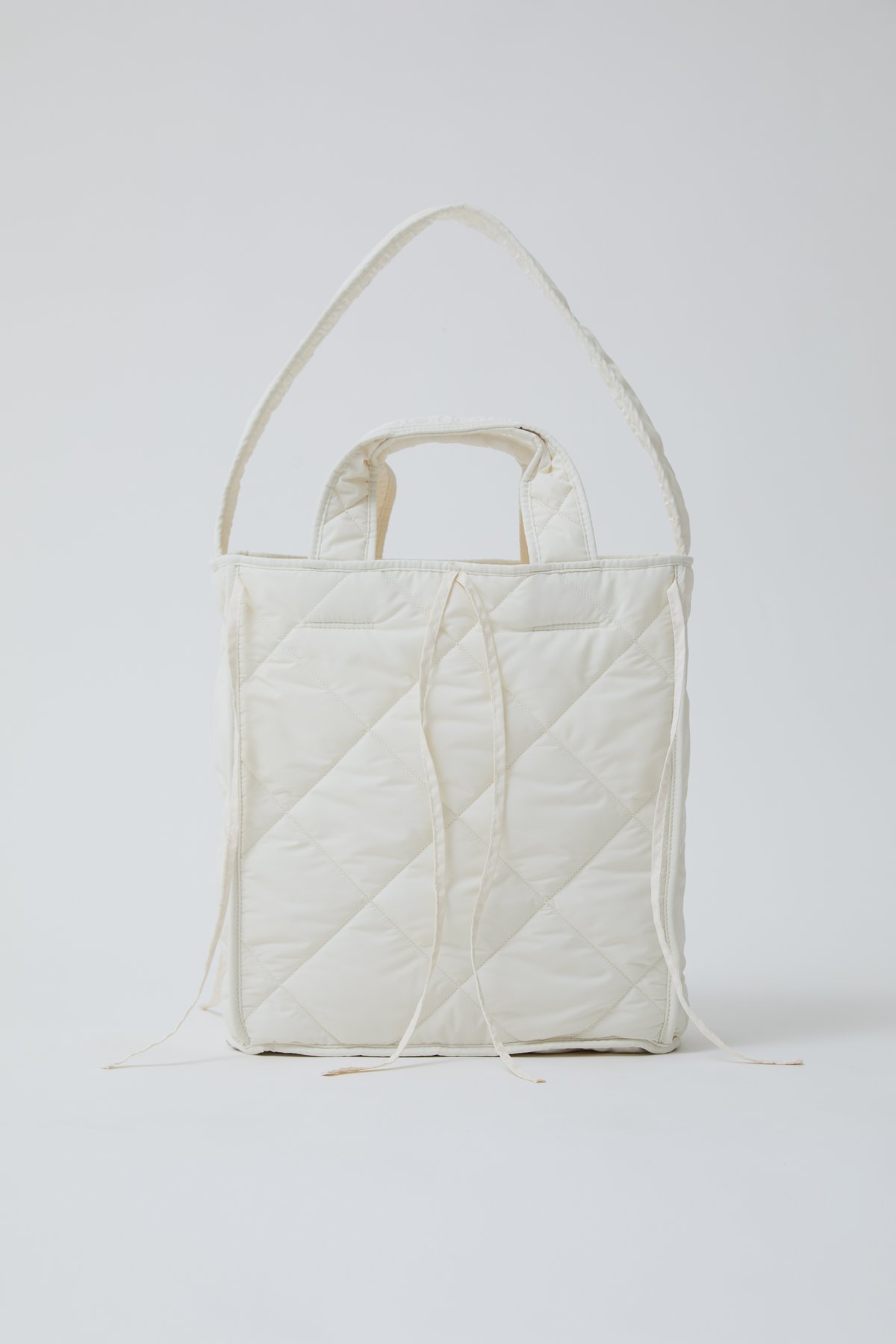 Reversi -Jacquad & quilting Bag- White | elu