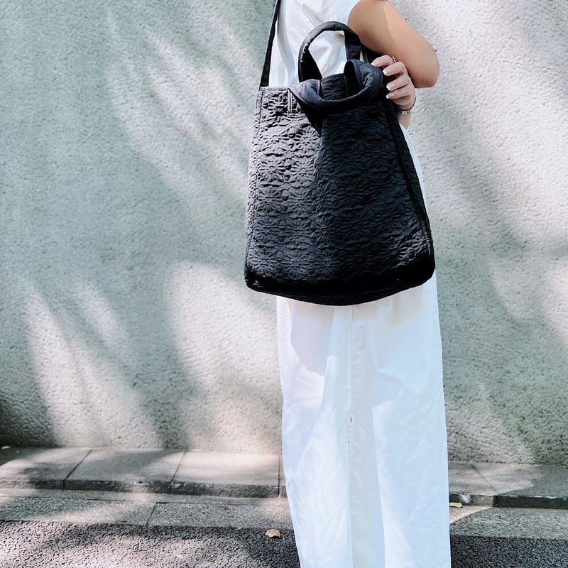 Reversi -Jacquad & quilting Bag- Black | elu