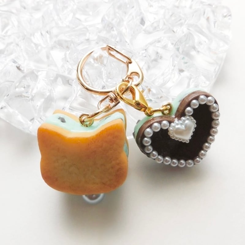 ねこねこチョコミントアイスサンドクッキーのキーホルダー | Sweet Cats