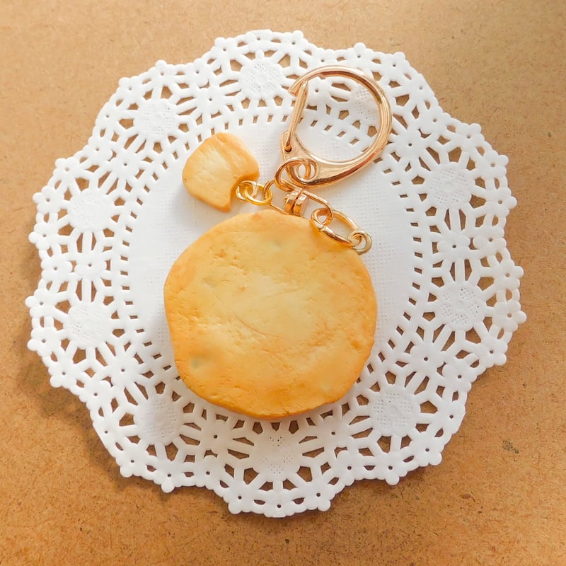Myaa Sweets 様　パイナップルクッキーサンドのキーホルダー Myaa Sweets 様パイナップルクッキーサンドのキーホルダー