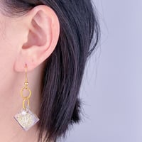 いのりの耳環・小（星宿り）｜丸形リング小サイズのギベオン入りフックピアス