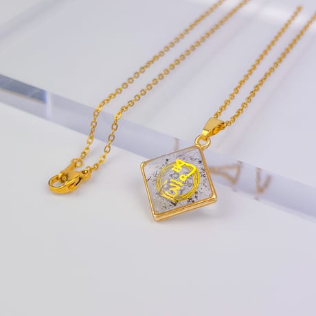 ちいさな菱星（星宿り）｜菱形ミニフレームペンダントのギベオン入り龍体２文字