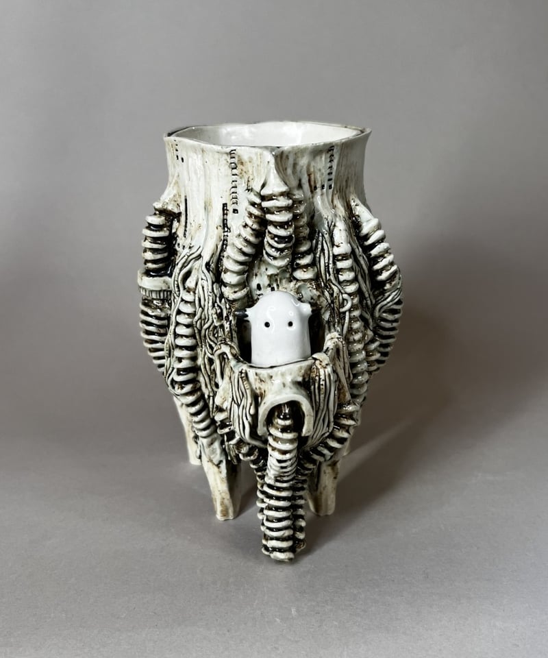 白型超構造体鉢・多脚：蜂42 | どろどろかぶり｜ハンドメイド植木鉢の販売