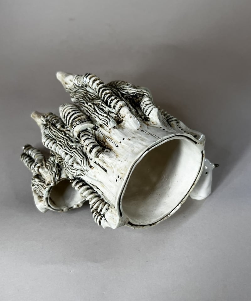 白型超構造体鉢・多脚：蜂42 | どろどろかぶり｜ハンドメイド植木鉢の販売