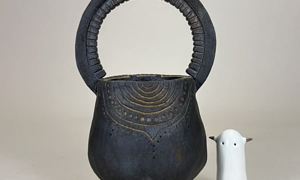 林田ドロロウ　作家鉢　一点物　赤目 どろどろかぶり｜ハンドメイド植木鉢の販売