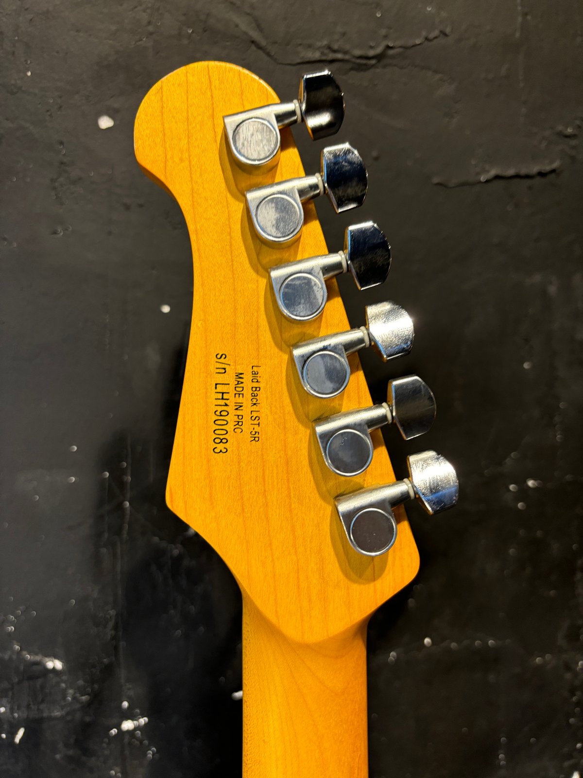 【美品！】Laid Back ST-300 カバー付き　エレキギター 美品！】Laid Back ST-300 カバー付き エレキギター