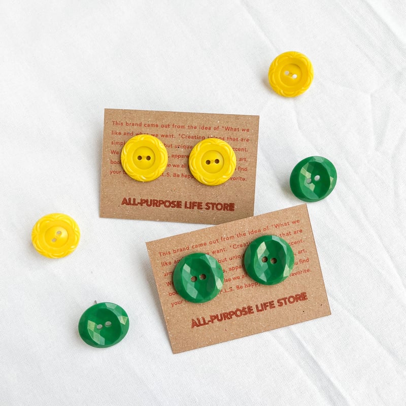 チープな可愛さが魅力のビンテージボタンピアス／Vintage Button
