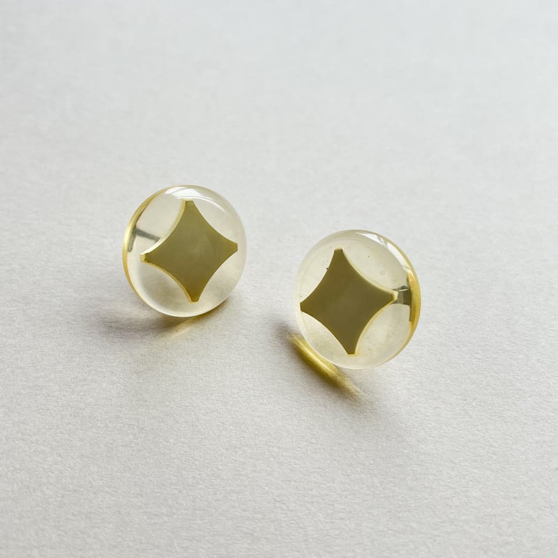 レトロポップなビンテージボタンピアス(グレー)/Vintage Button