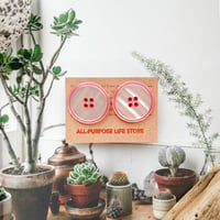 ポップなピンクが可愛いビンテージボタンピアス/Vintage Button Earrings Pink