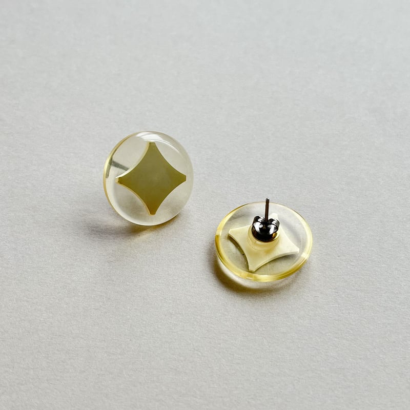 レトロポップなビンテージボタンピアス(グレー)/Vintage Button
