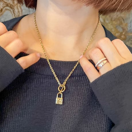 -- Padlock pendant --