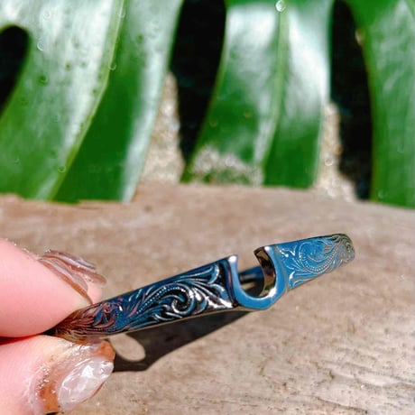 -- Horseshoe Bangle --