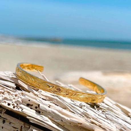 -- Kaleikini Bangle --