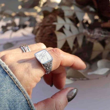 -- Square stone ring --