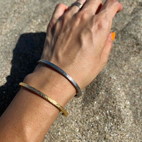 -- Square scroll bangle --