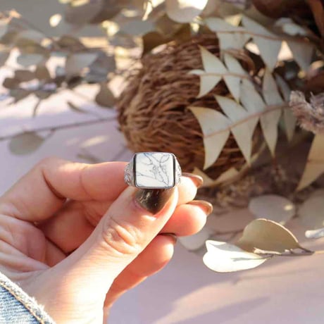 -- Square stone ring --