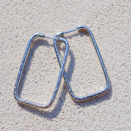 -- Square hoop pierce --