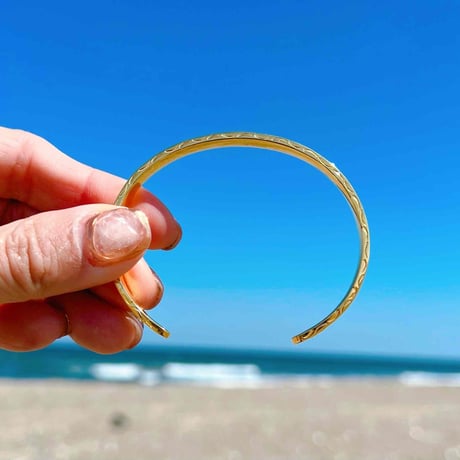 -- Kaleikini Bangle --