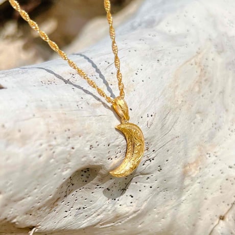 -- Mahina necklace --